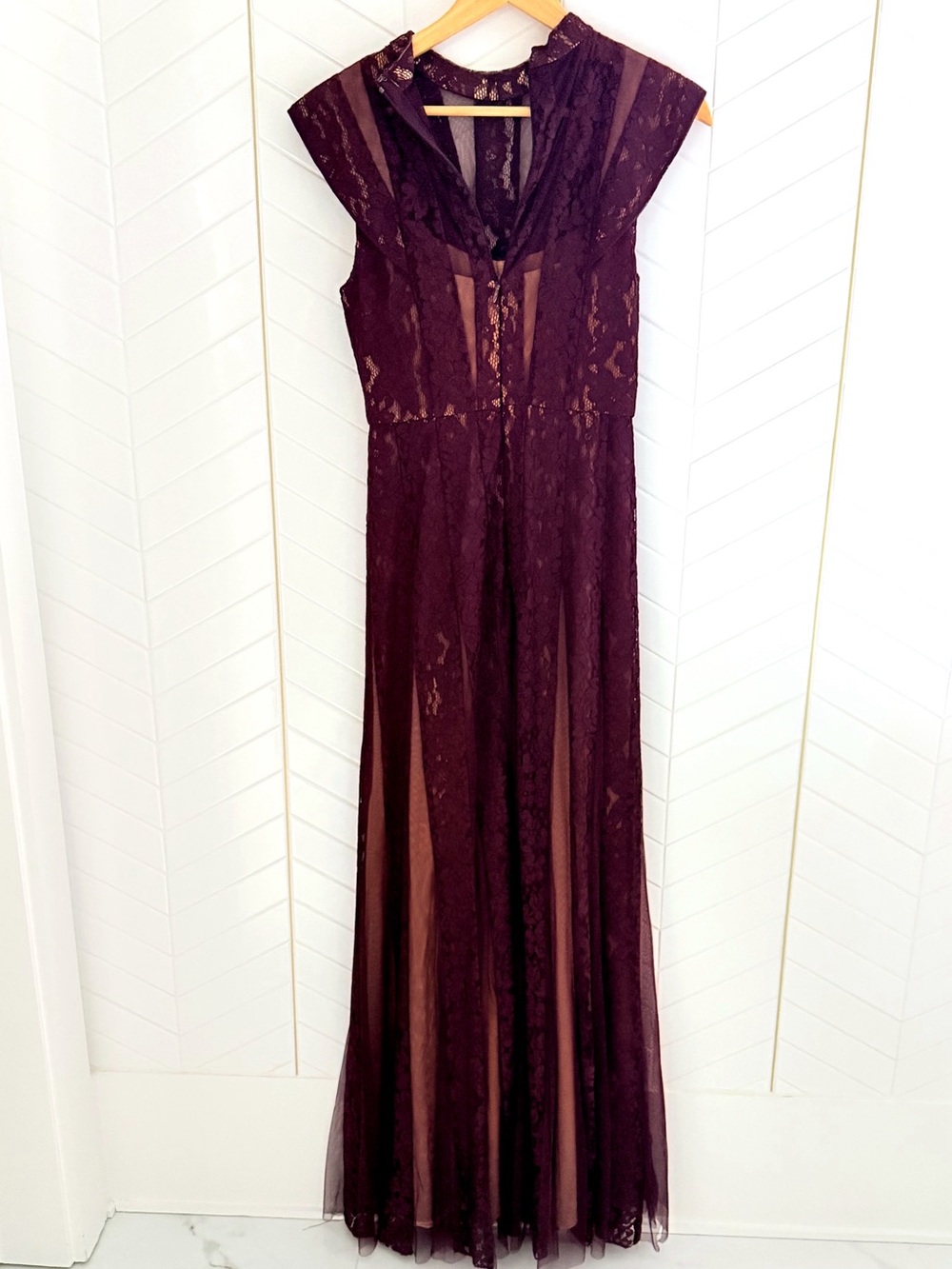 BCBG MaxAzria Elegant Lace Maxi Dress in Burgundy